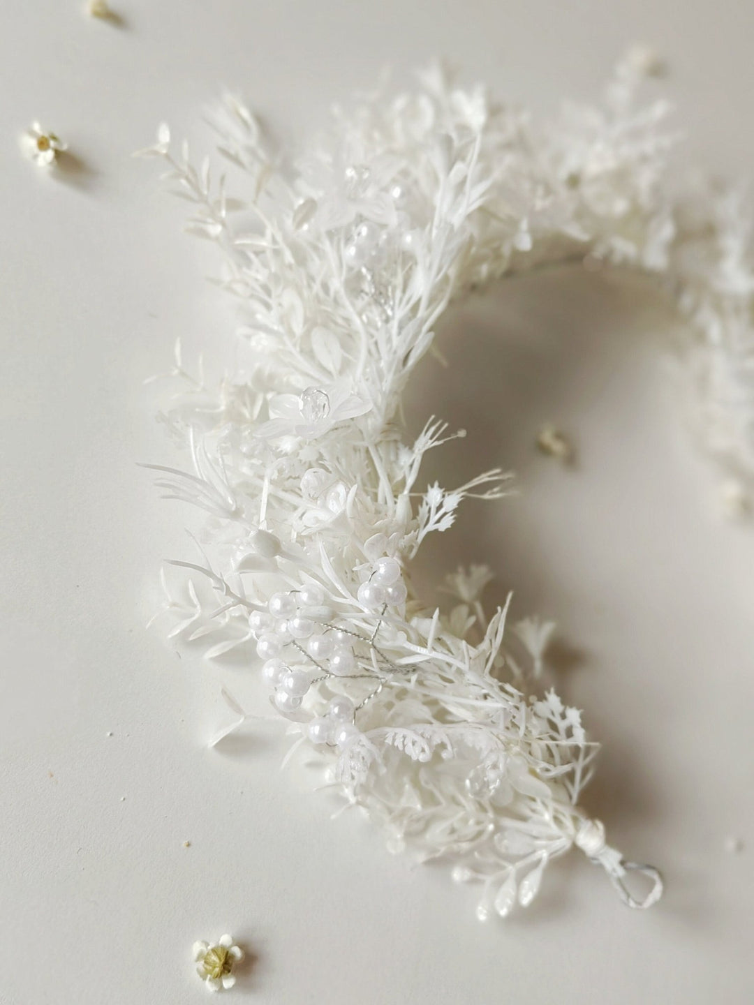 White Flower Crown: Romantic Floral Headpiece for Communion – handmade floral hair accessory by magaela