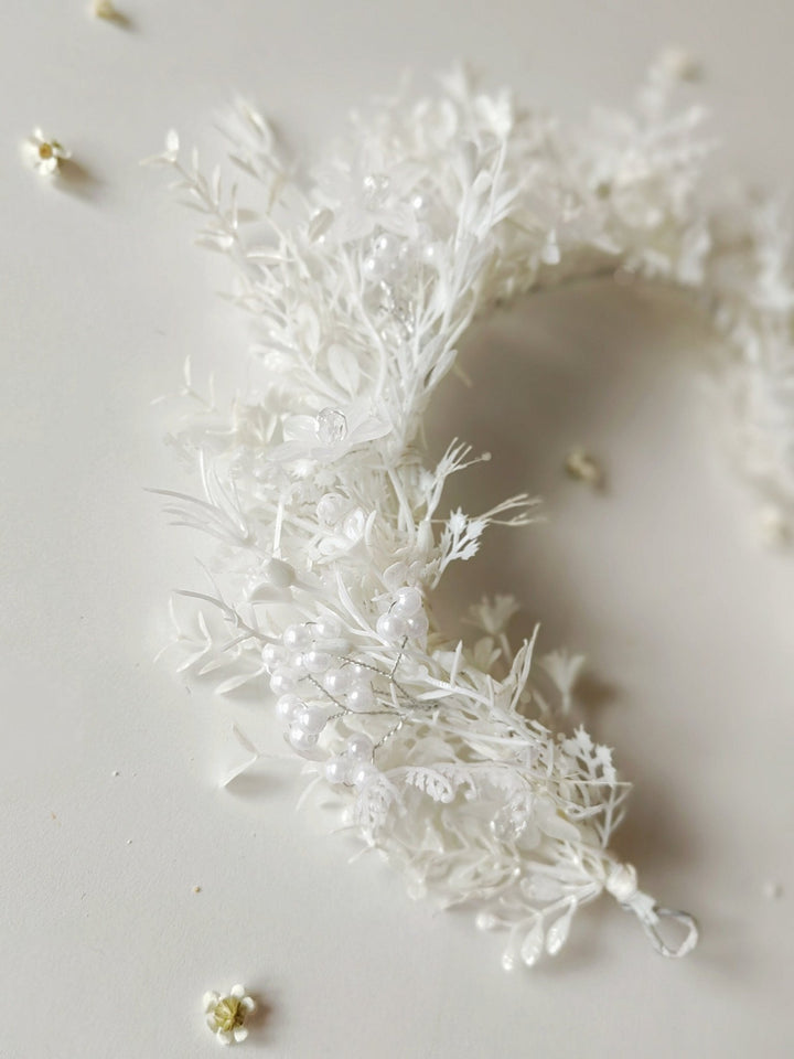 White Flower Crown: Romantic Floral Headpiece for Communion – handmade floral hair accessory by magaela