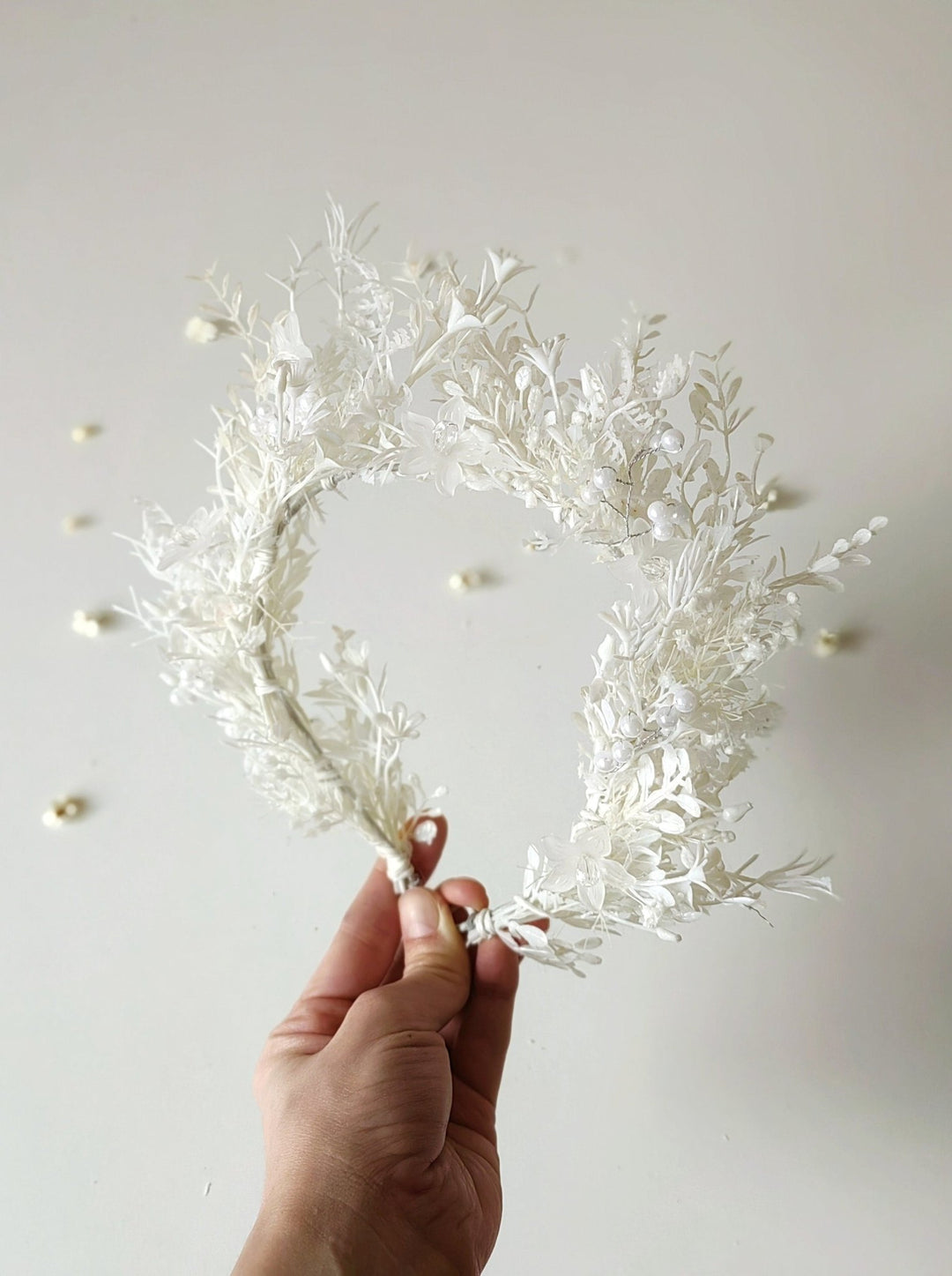 White Flower Crown: Romantic Floral Headpiece for Communion – handmade floral hair accessory by magaela