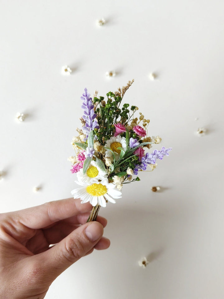 Daisy Boutonniere: Wildflower Lavender Corsage, Spring Wedding – handmade floral hair accessory by magaela