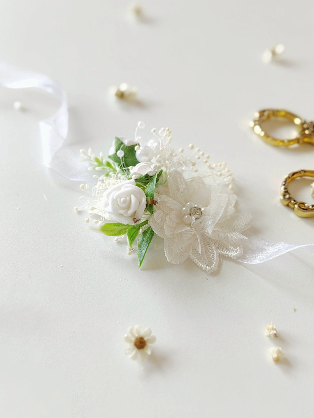 First Communion Flower Bracelet: White Rose & Pearl Floral Corsage – handmade floral hair accessory by magaela