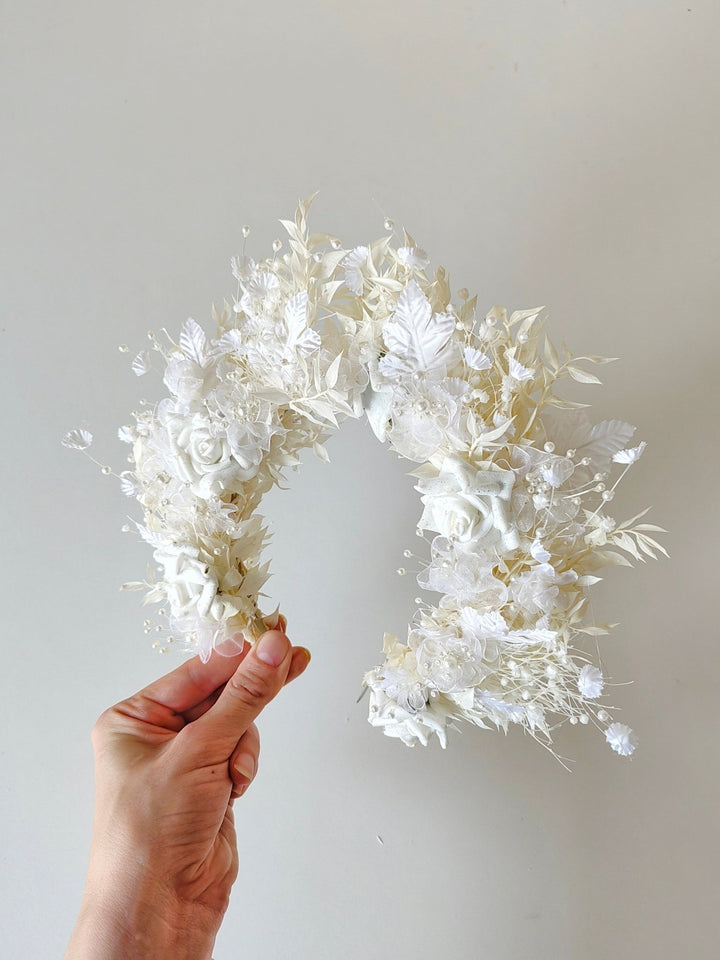 White Flower Crown: First Communion Bridal Headpiece – handmade floral hair accessory by magaela