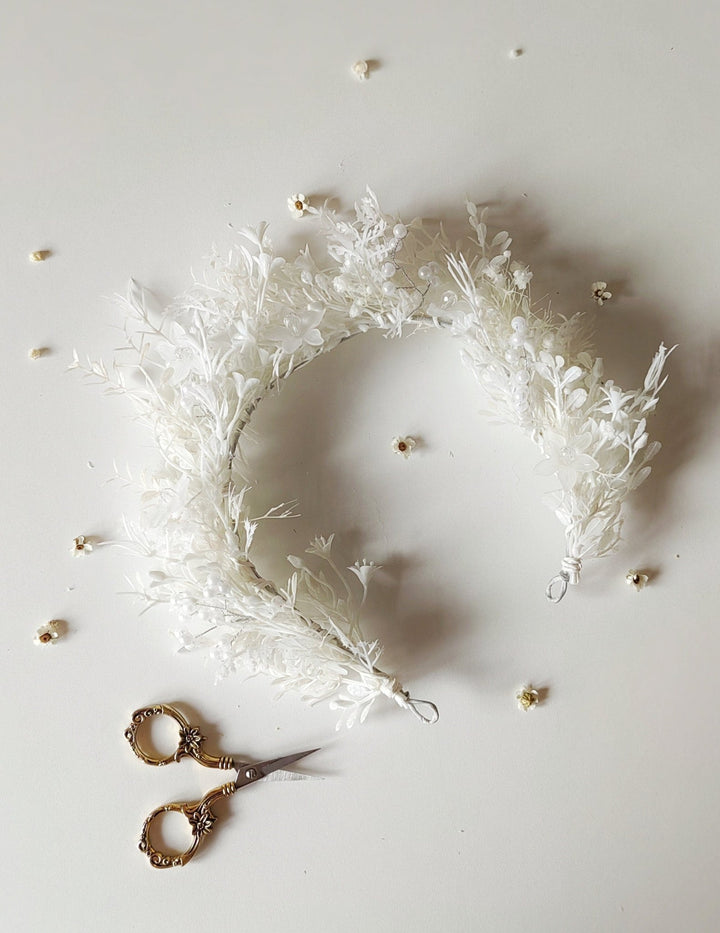 White Flower Crown: Romantic Floral Headpiece for Communion – handmade floral hair accessory by magaela