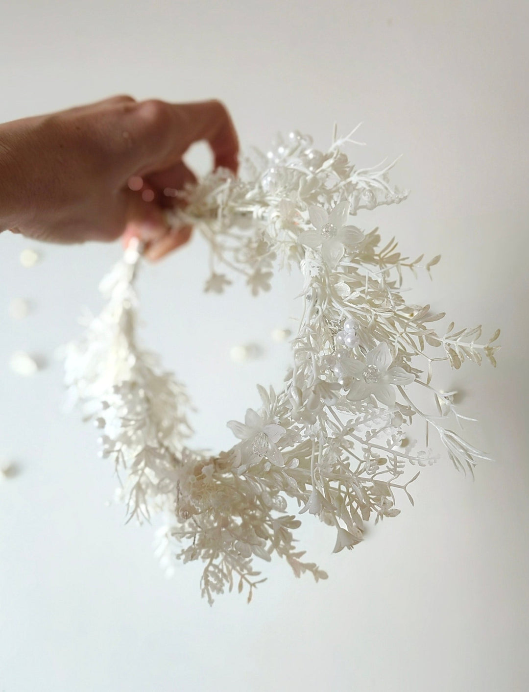 White Flower Crown: Romantic Floral Headpiece for Communion – handmade floral hair accessory by magaela