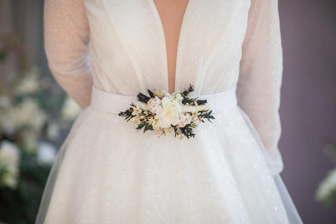 Greenery Wedding Corsage: White Flower Bridal Bracelet – handmade floral hair accessory by magaela
