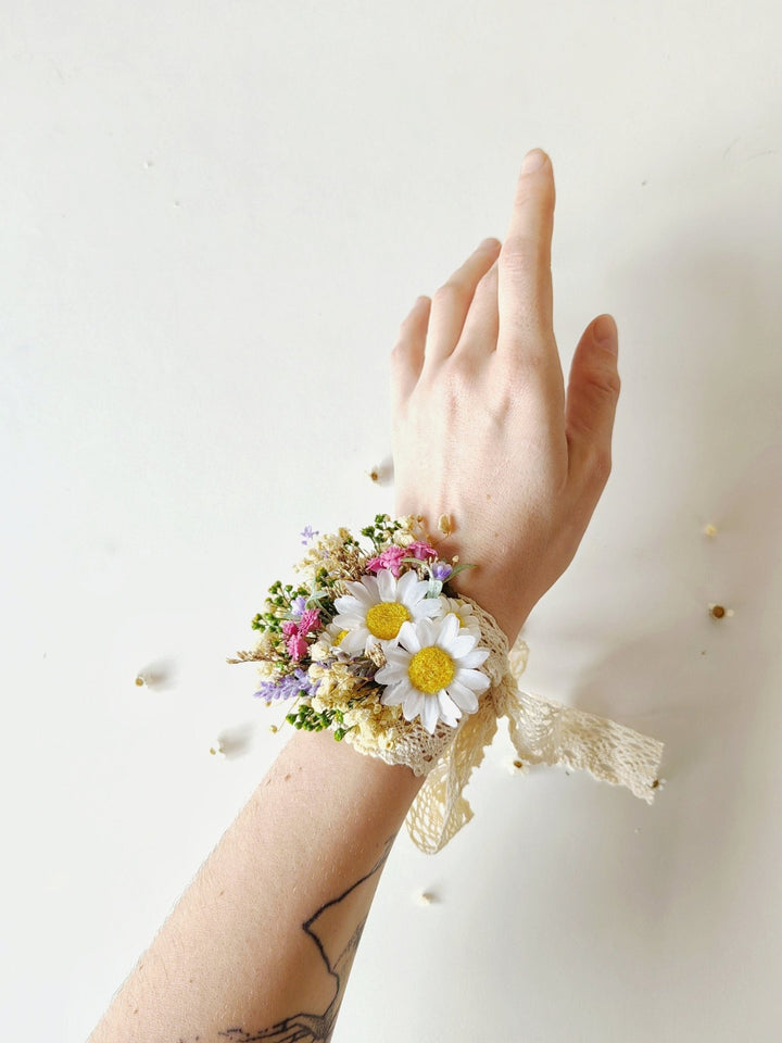 Daisy Flower Bridal Corsage: Meadow Spring Lace Wrist Bracelet – handmade floral hair accessory by magaela