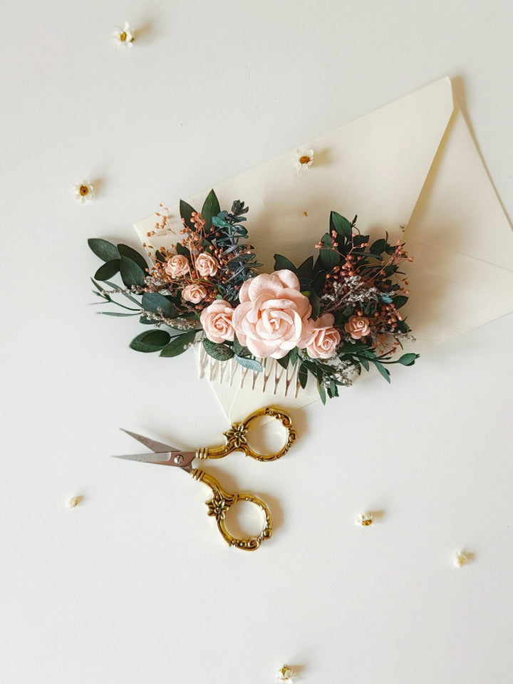 Peach Rose Hair Comb: Romantic Bridal Flower Hairpiece – handmade floral hair accessory by magaela