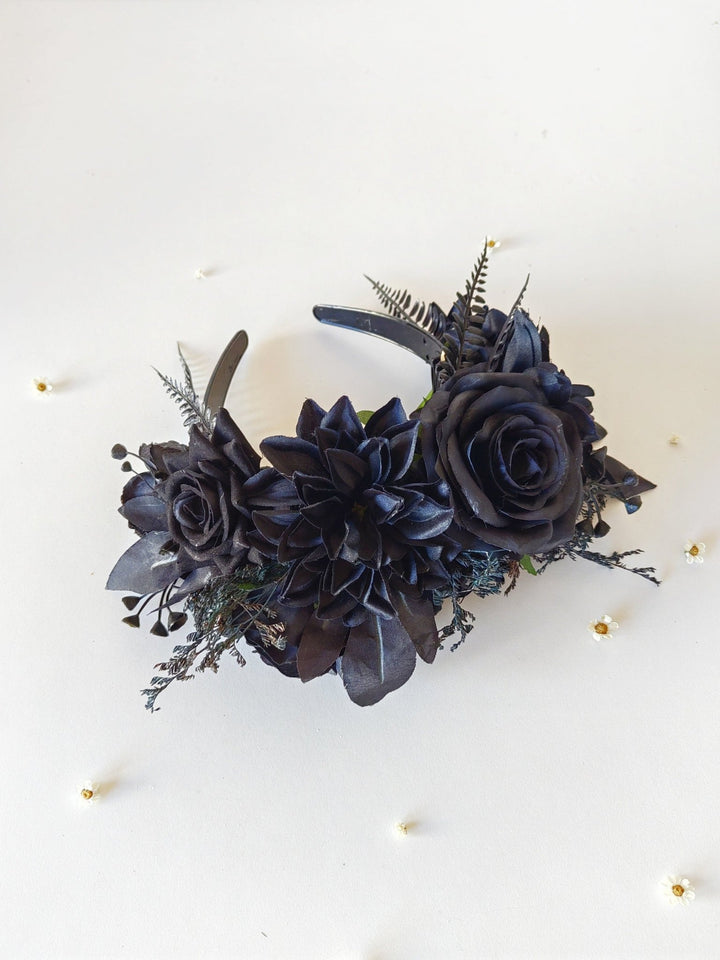 Black flower headband in Frida style: Halloween flower headpiece – handmade floral hair accessory by magaela