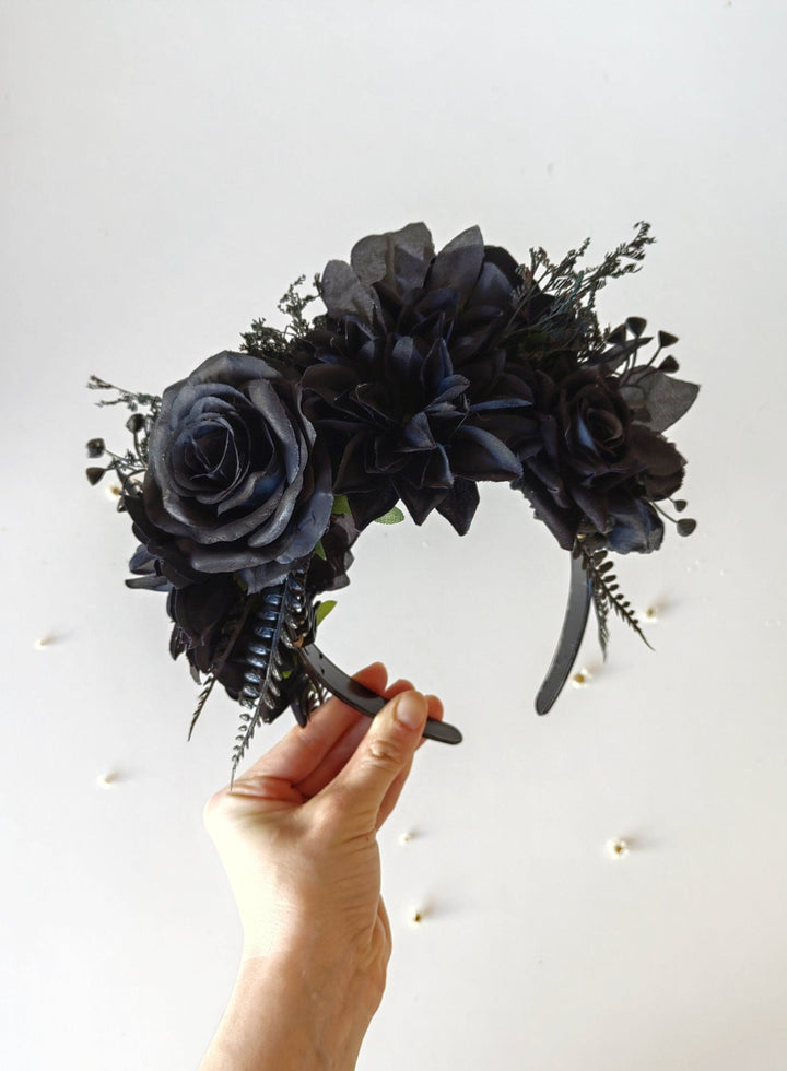 Black flower headband in Frida style: Halloween flower headpiece – handmade floral hair accessory by magaela