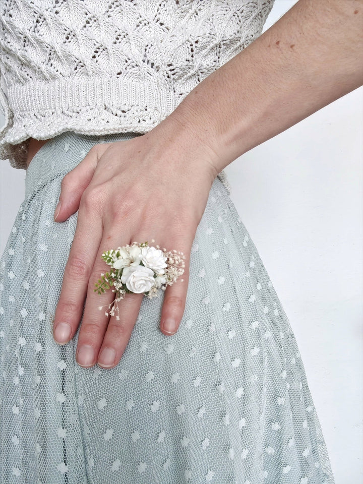 White Flower Ring: Adjustable Floral Bridal Jewelry – handmade floral hair accessory by magaela