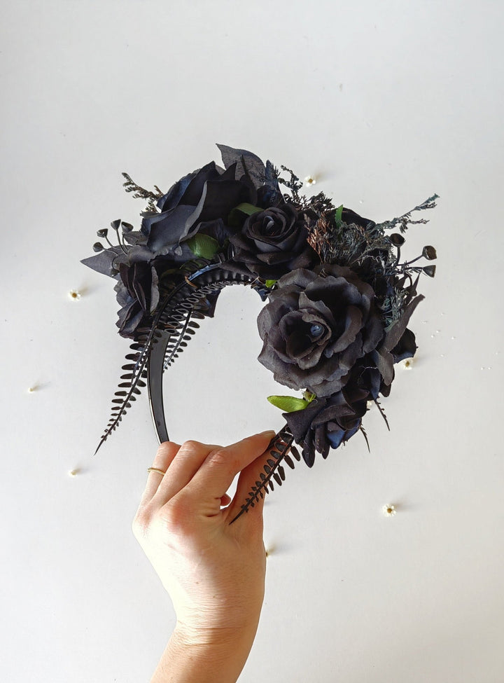 Black flower headband in Frida style: Halloween flower headpiece – handmade floral hair accessory by magaela