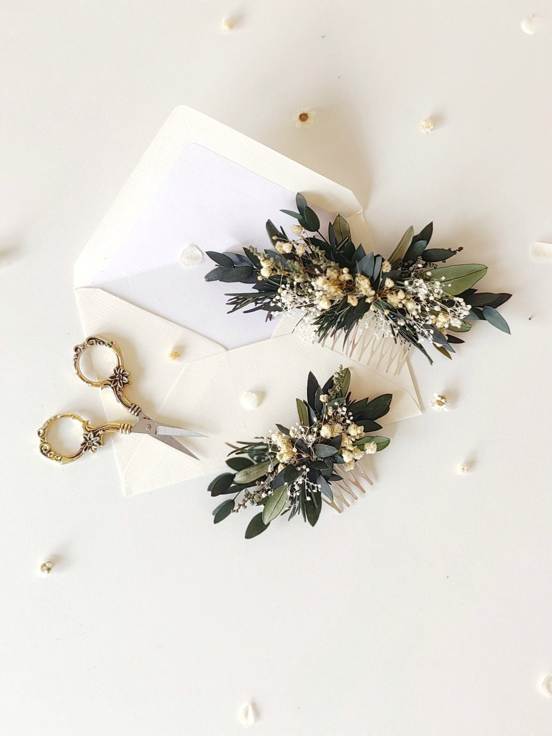 Greenery Wedding Hair Comb: Baby's Breath, Rosemary & Olive Leaves – handmade floral hair accessory by magaela