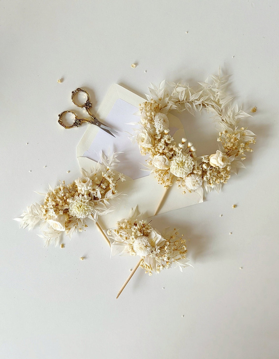 Boho Wedding Cake Topper: Cream Preserved Flower Circle, Rustic Decor – handmade floral hair accessory by magaela