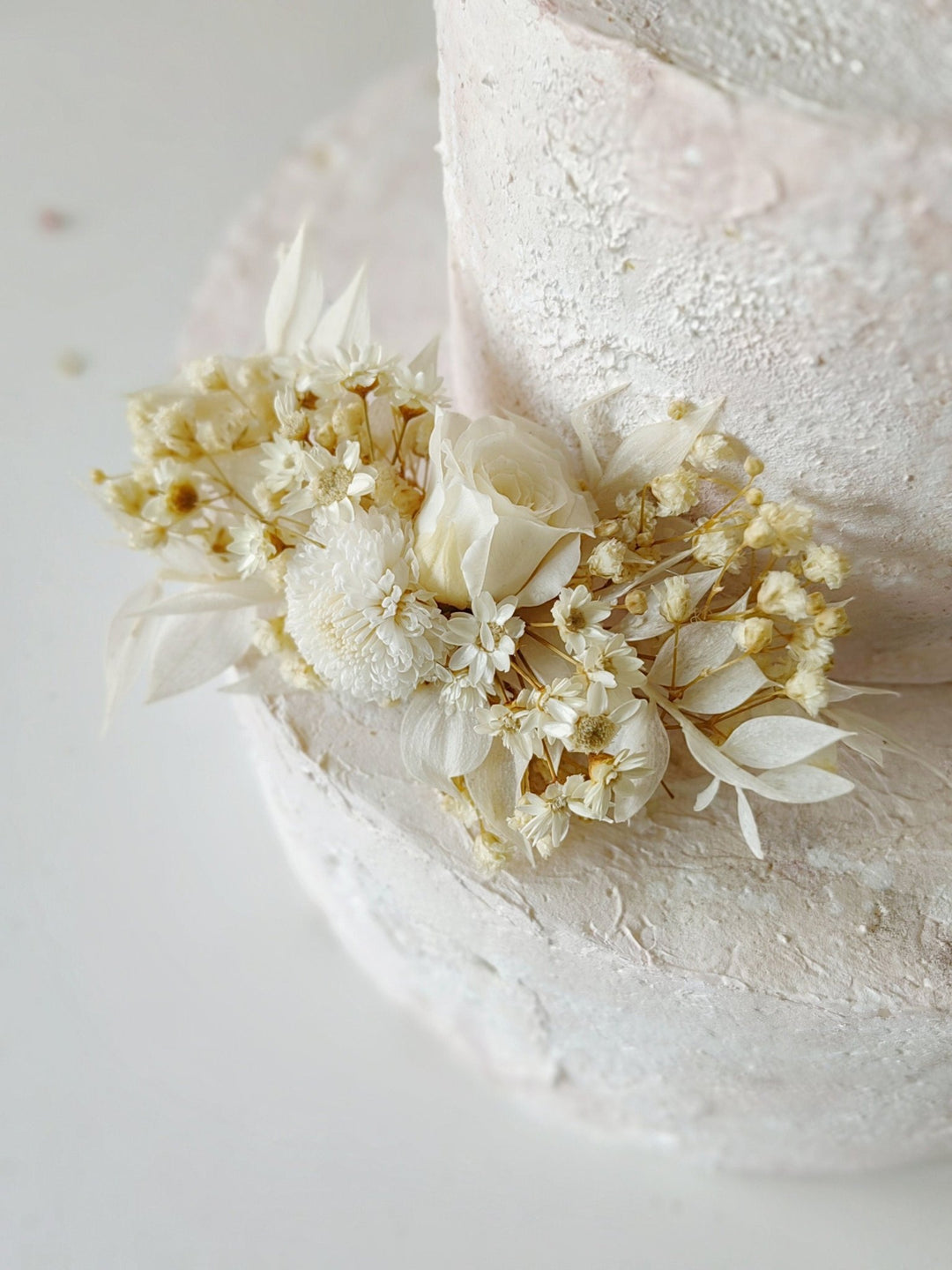 Boho Wedding Cake Topper: Cream Preserved Flower Circle, Rustic Decor – handmade floral hair accessory by magaela