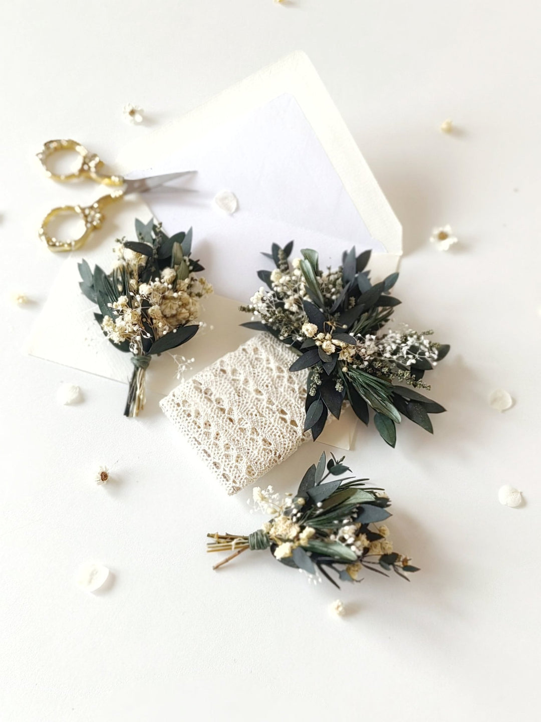 Greenery Wedding Boutonniere: Eucalyptus & Baby's Breath, Groom Accessory – handmade floral hair accessory by magaela