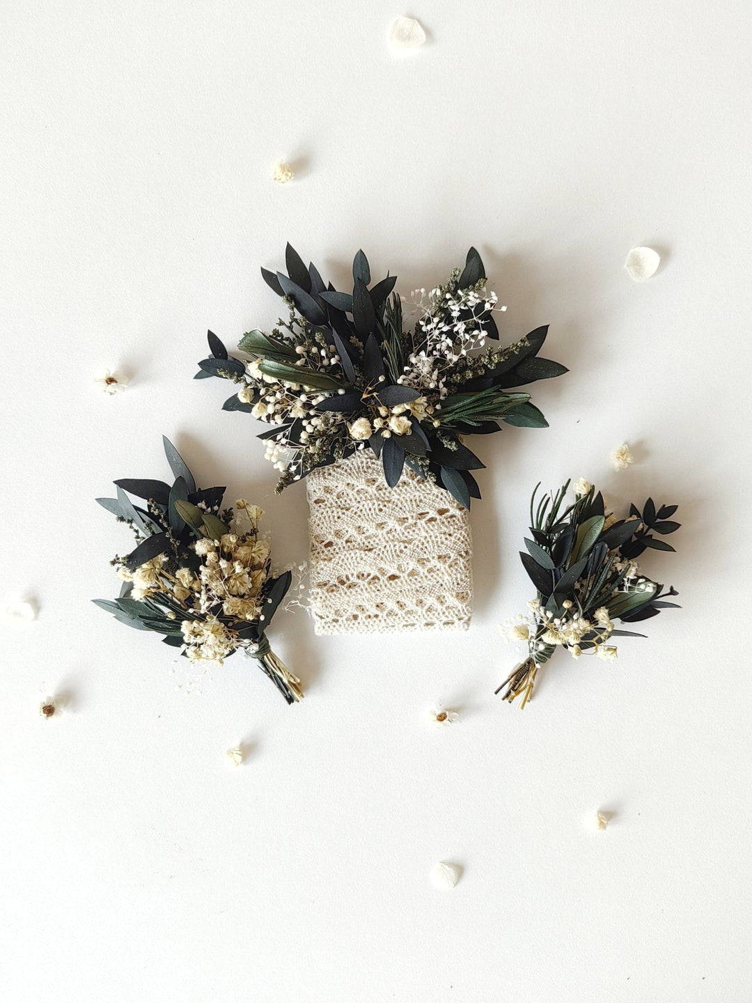 Greenery Wedding Boutonniere: Eucalyptus & Baby's Breath, Groom Accessory – handmade floral hair accessory by magaela