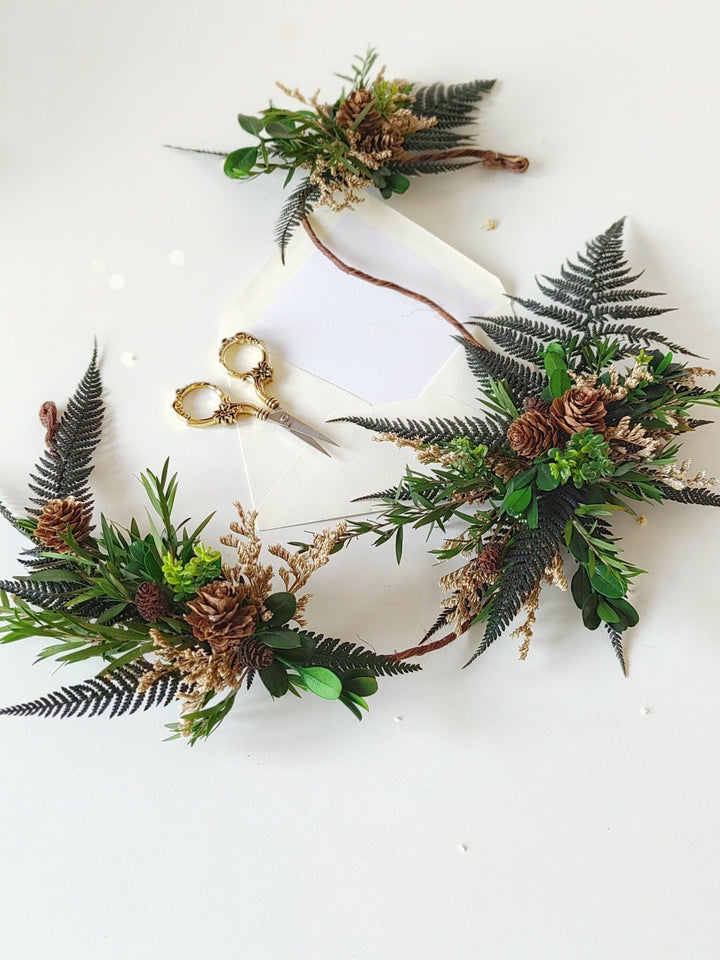 Fern Wedding Cake Topper: Woodland Flower Garland with Pine Cones – handmade floral hair accessory by magaela