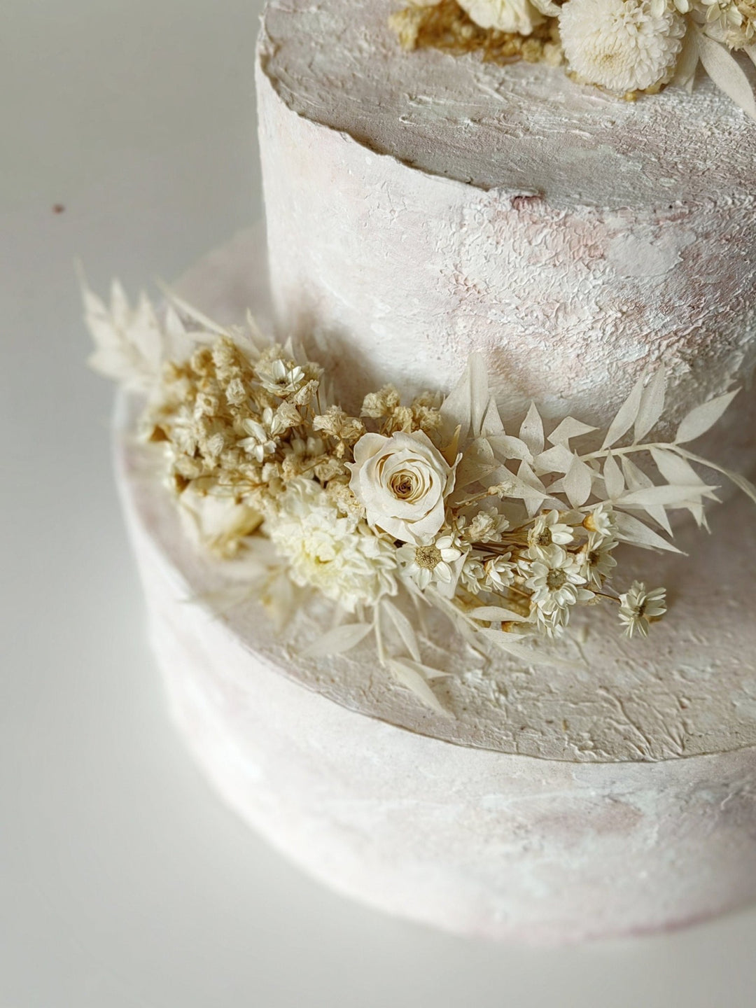 Boho Wedding Cake Topper: Cream Preserved Flower Circle, Rustic Decor – handmade floral hair accessory by magaela