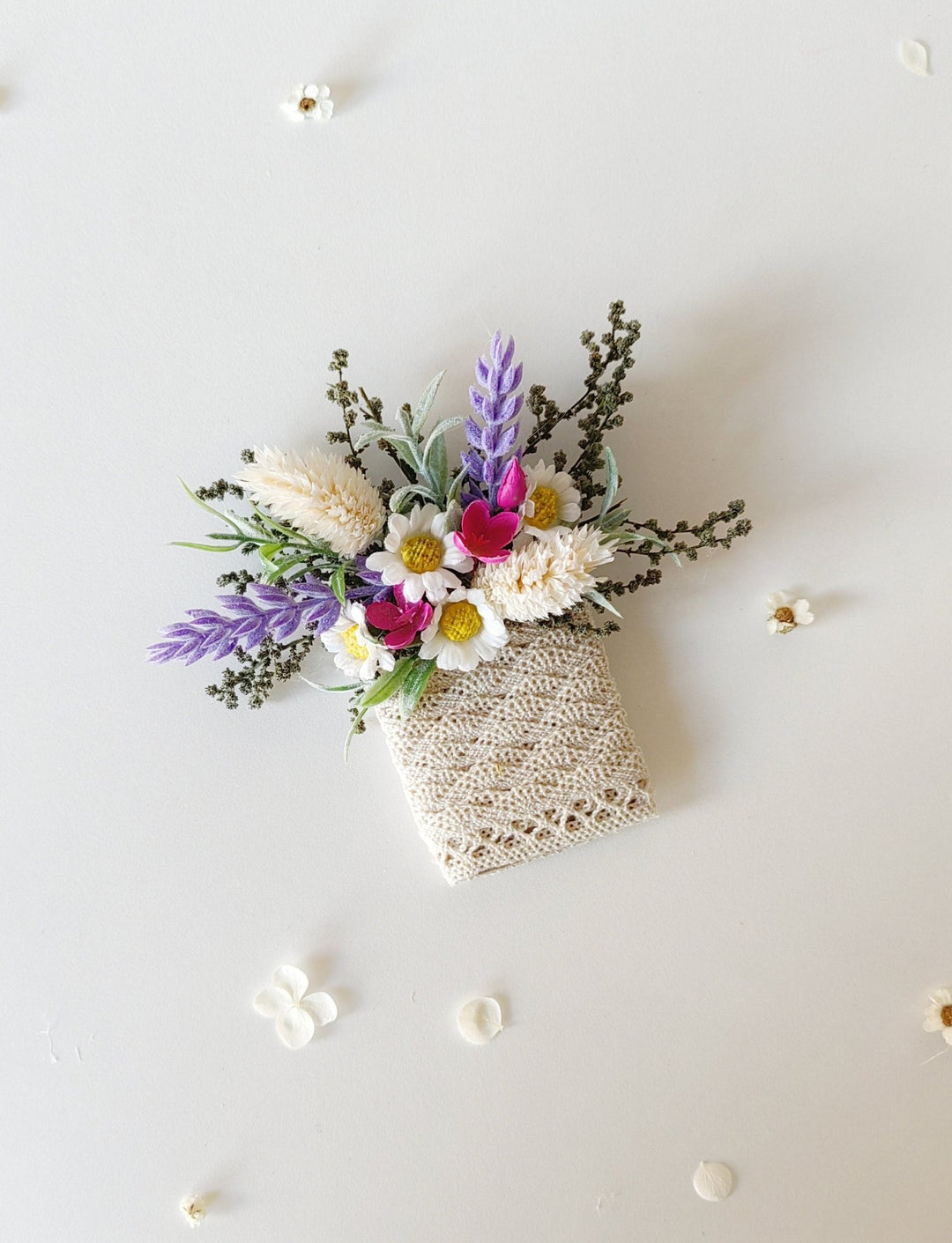 Daisy Boutonniere: Meadow Flower Buttonhole with Lavender – handmade floral hair accessory by magaela