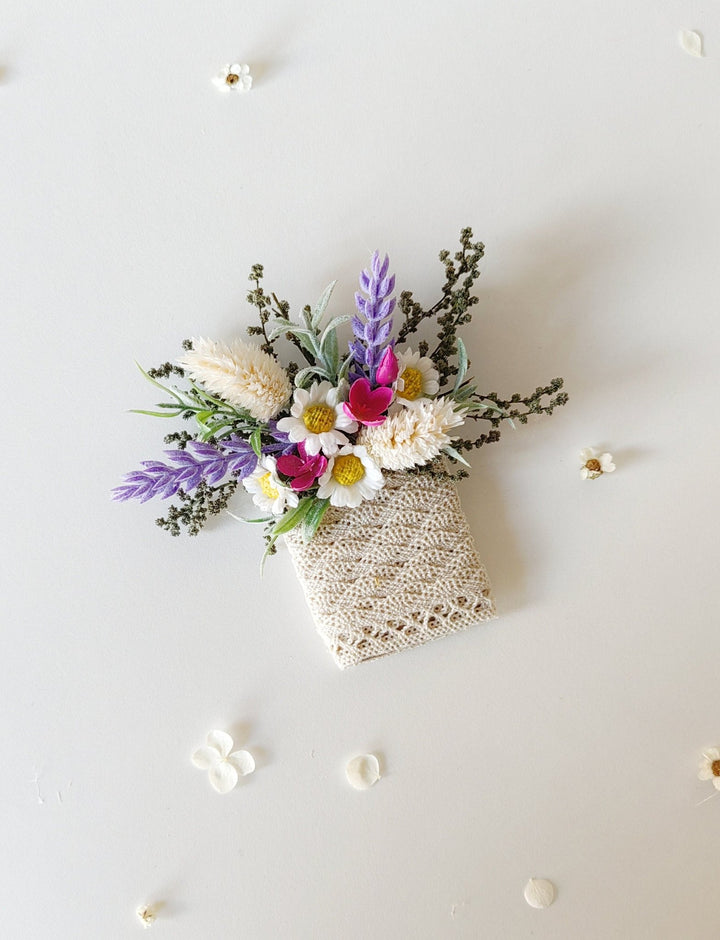 Daisy Boutonniere: Meadow Flower Buttonhole with Lavender – handmade floral hair accessory by magaela