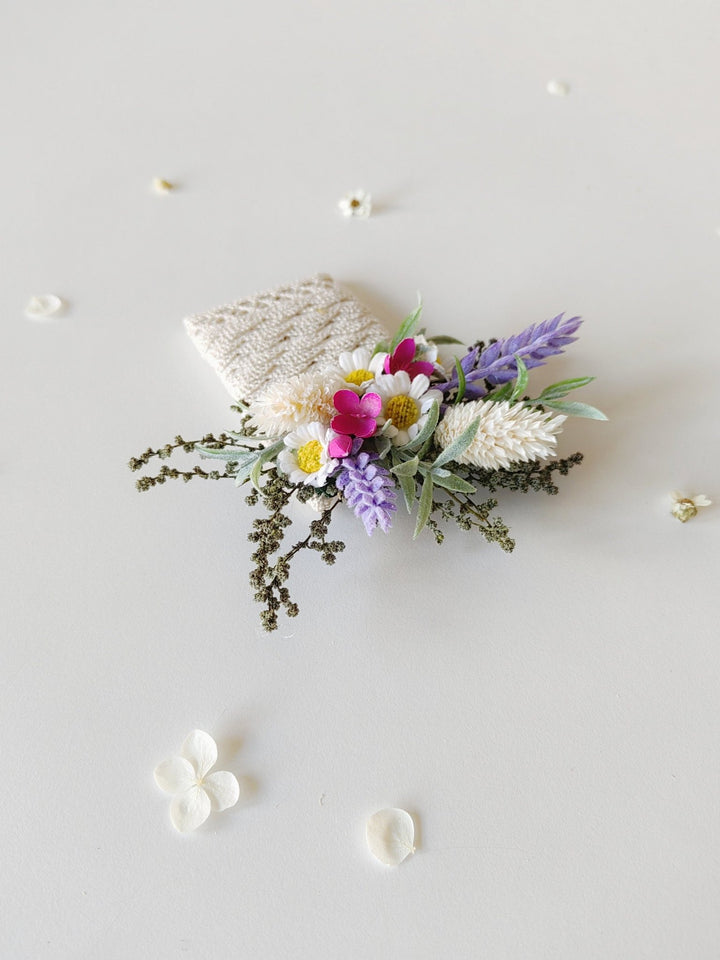 Daisy Boutonniere: Meadow Flower Buttonhole with Lavender – handmade floral hair accessory by magaela