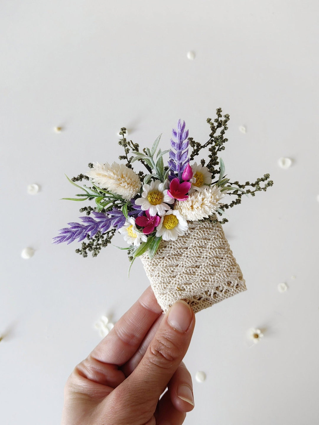 Daisy Boutonniere: Meadow Flower Buttonhole with Lavender – handmade floral hair accessory by magaela