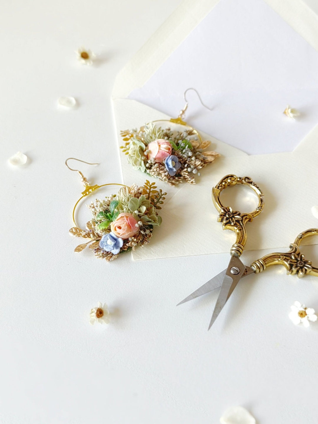 Colorful Flower Circle Earrings: Boho Wedding Jewelry – handmade floral hair accessory by magaela