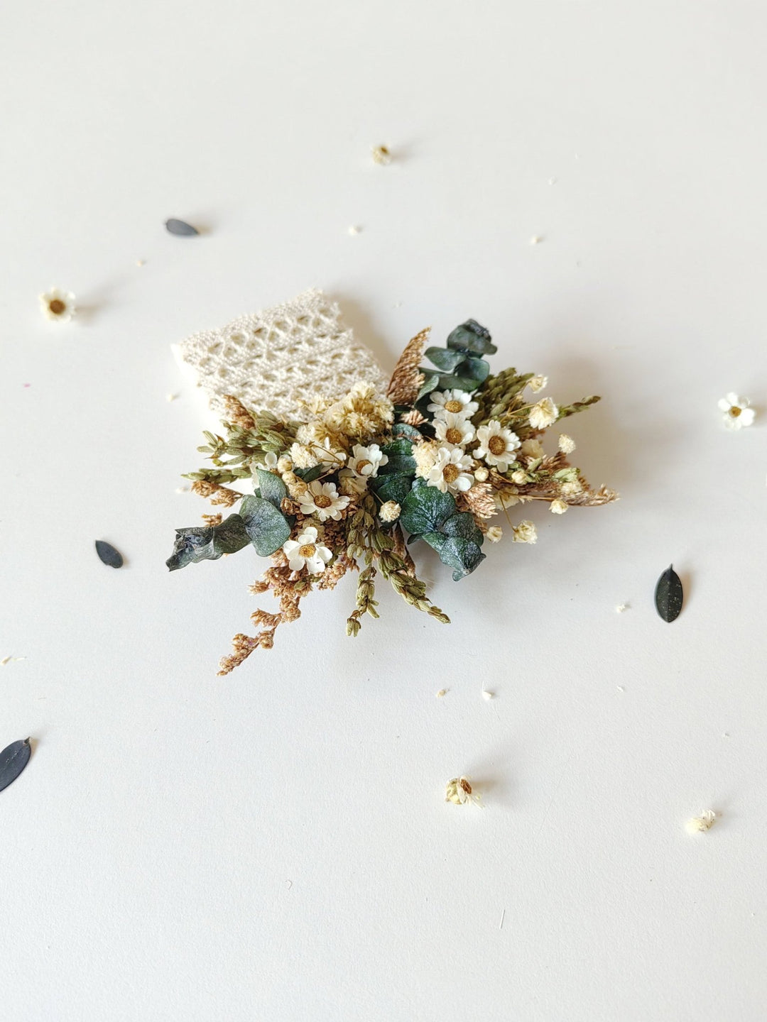 Greenery Eucalyptus Boutonniere: Vintage Wedding Buttonhole – handmade floral hair accessory by magaela