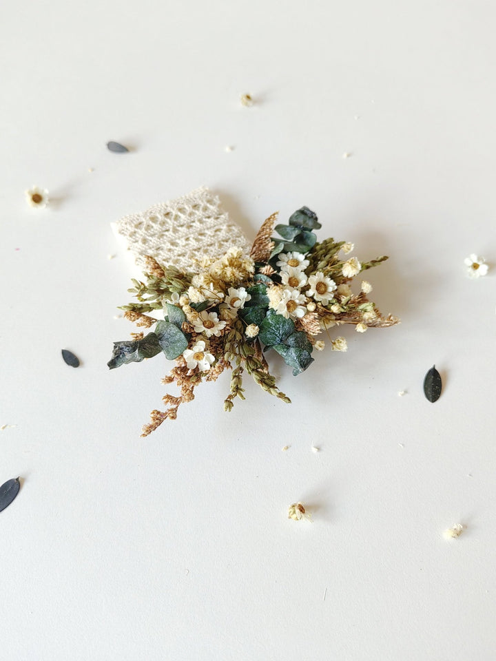 Greenery Eucalyptus Boutonniere: Vintage Wedding Buttonhole – handmade floral hair accessory by magaela