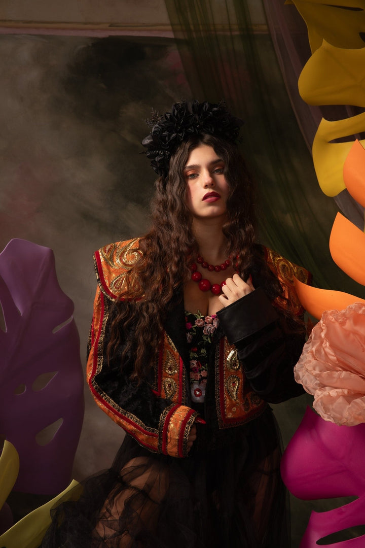 Black flower headband in Frida style: Halloween flower headpiece – handmade floral hair accessory by magaela