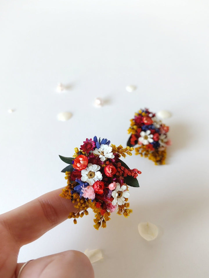 Colorful Preserved Flower Earrings: Natural Meadow Wedding Jewelry – handmade floral hair accessory by magaela