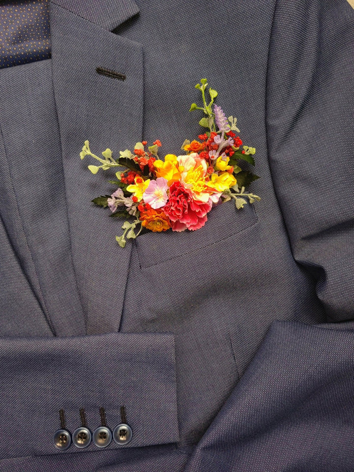 Boho Groom Boutonniere: Colorful Frida Flower Corsage – handmade floral hair accessory by magaela