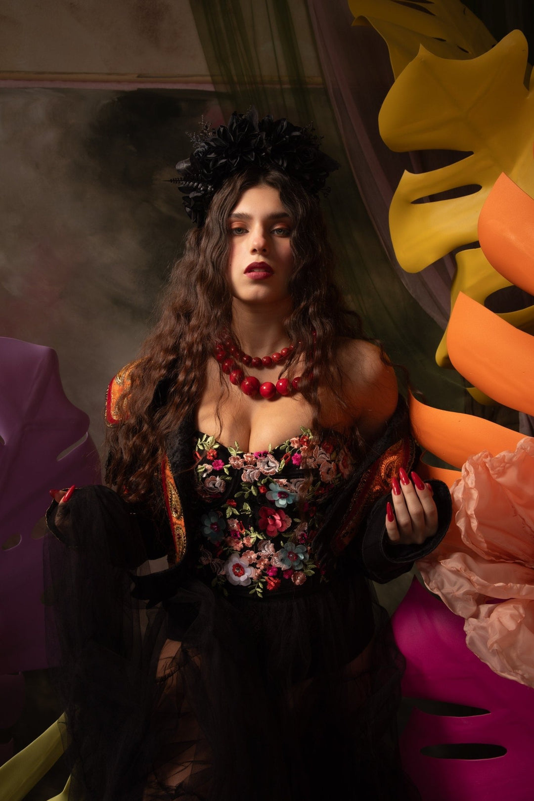 Black flower headband in Frida style: Halloween flower headpiece – handmade floral hair accessory by magaela