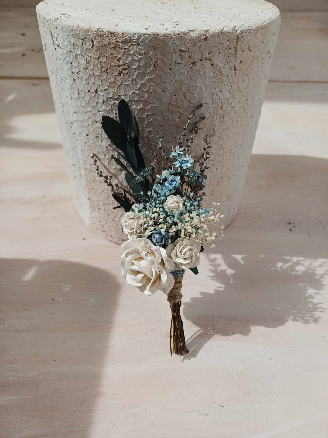 White & Blue Rose Bridal Hair Comb: Cottagecore Wedding Accessory – handmade floral hair accessory by magaela