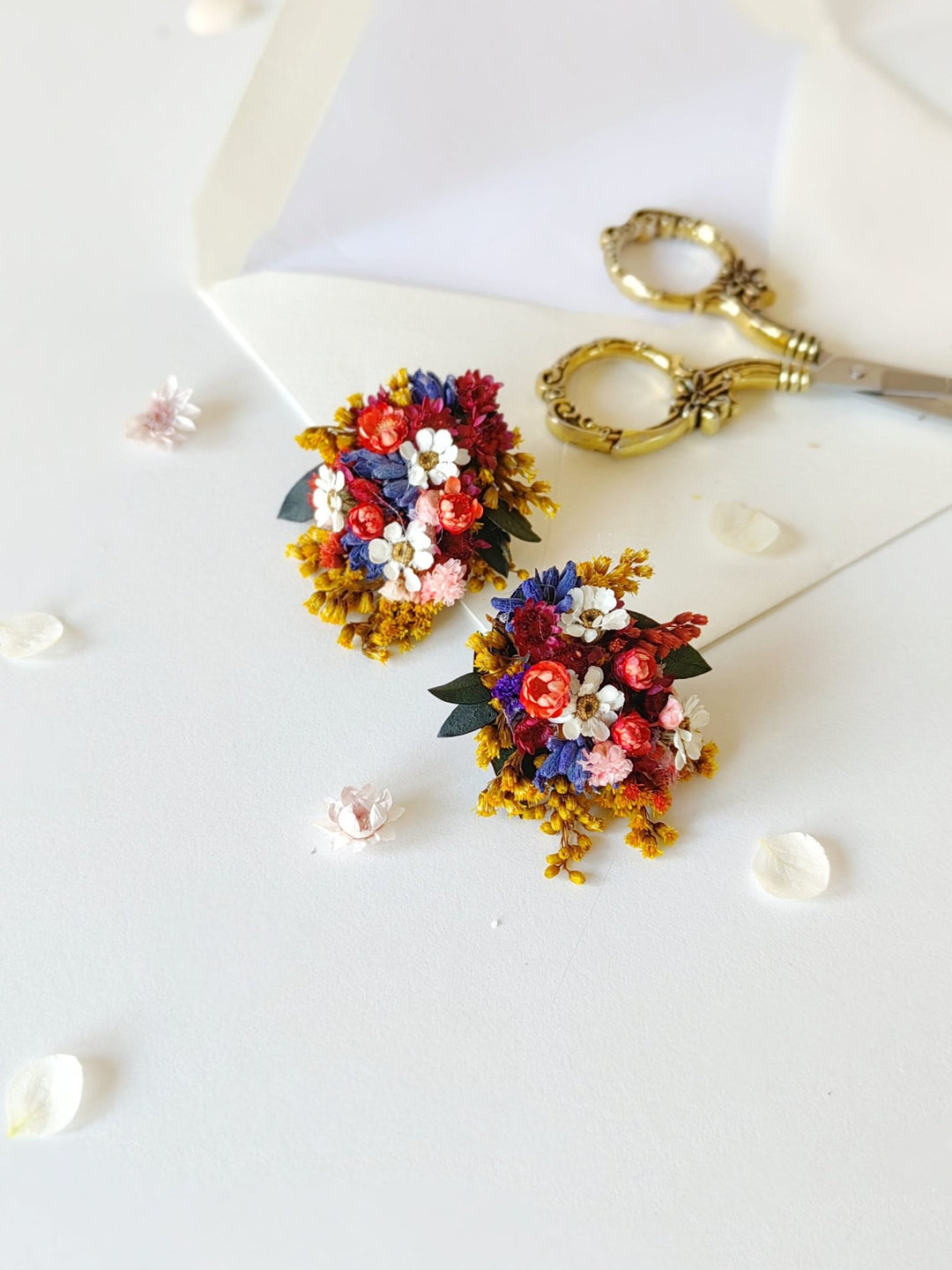 Colorful Preserved Flower Earrings: Natural Meadow Wedding Jewelry – handmade floral hair accessory by magaela