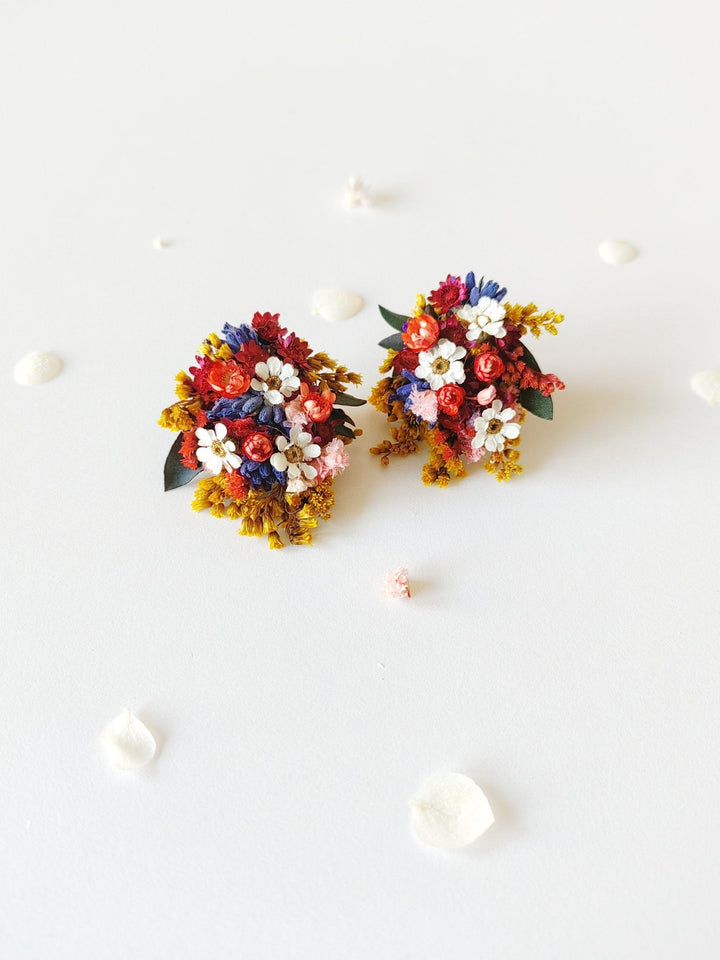 Colorful Preserved Flower Earrings: Natural Meadow Wedding Jewelry – handmade floral hair accessory by magaela