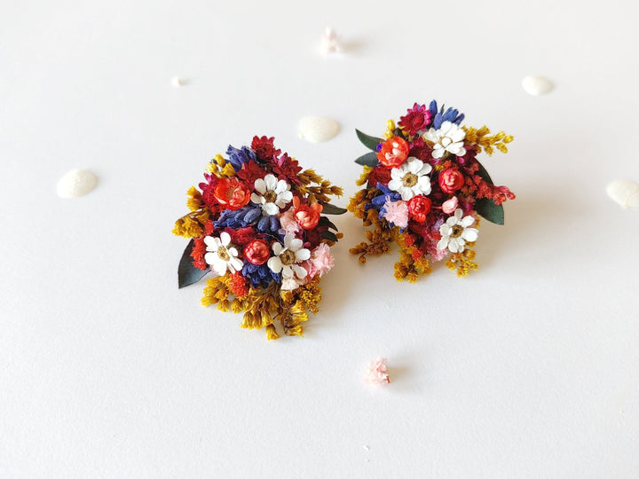 Colorful Preserved Flower Earrings: Natural Meadow Wedding Jewelry – handmade floral hair accessory by magaela