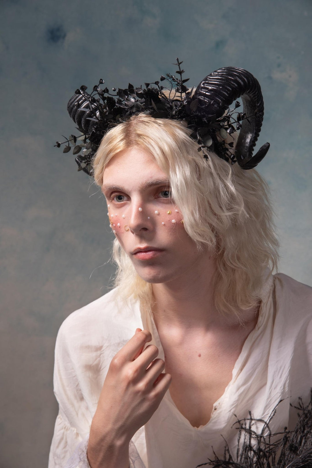 Black Horns Crown: Gothic Wedding Headpiece, Pagan Headband – handmade floral hair accessory by magaela