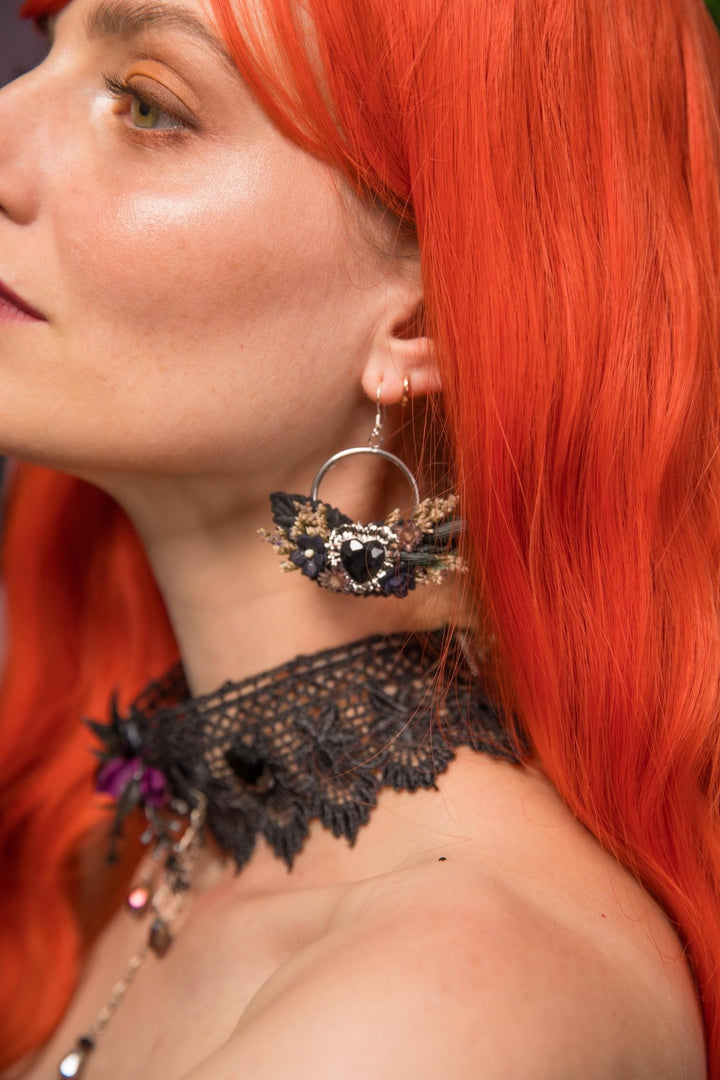 Gothic Lace Choker: Black Necklace with Purple Flowers & Chains – handmade floral hair accessory by magaela