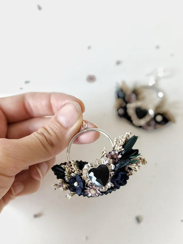 Halloween Flower Earrings: Gothic Violet & Black Heart Jewelry – handmade floral hair accessory by magaela