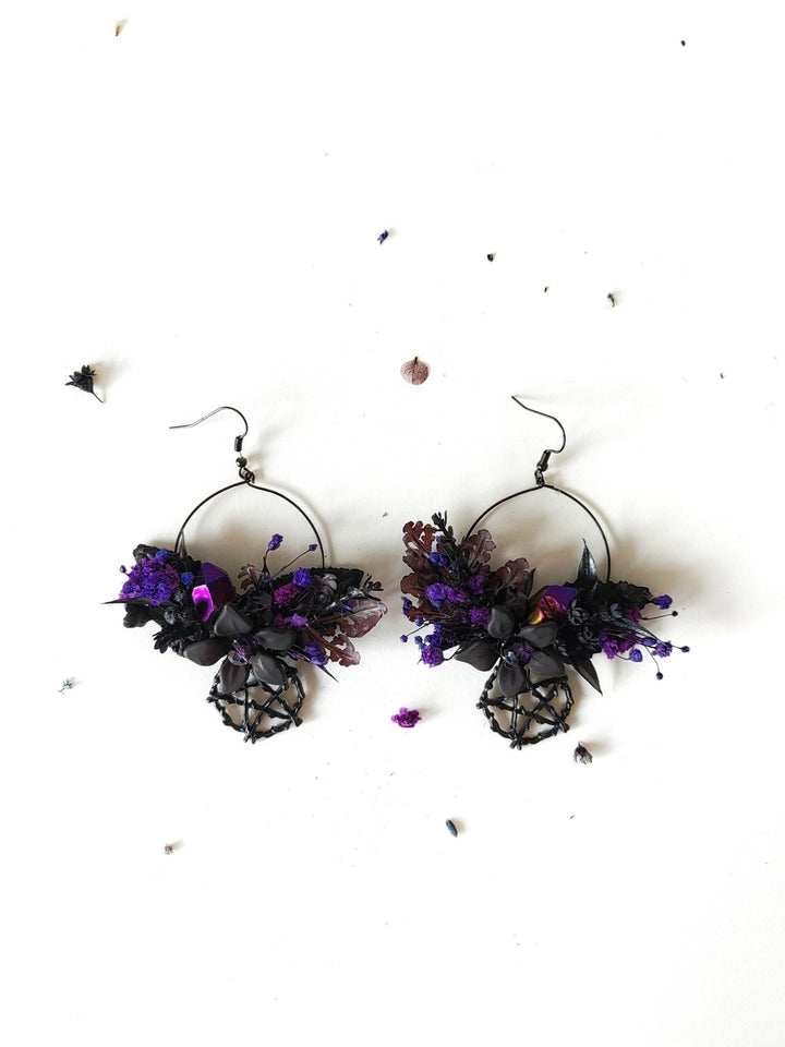 Halloween Flower Earrings: Gothic Pentagram Circle Earrings – handmade floral hair accessory by magaela