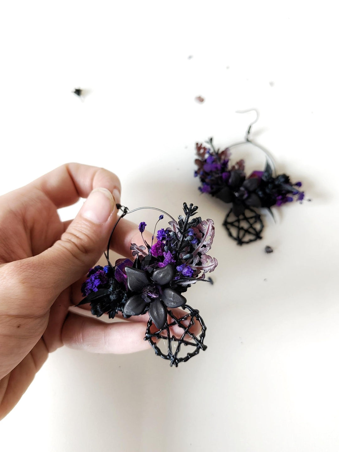 Halloween Flower Earrings: Gothic Pentagram Circle Earrings – handmade floral hair accessory by magaela