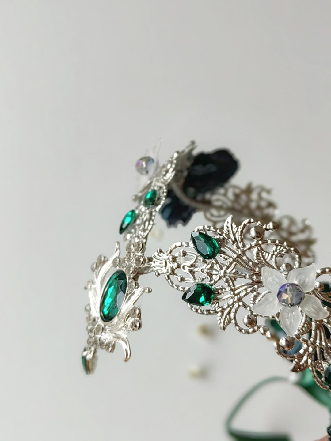 Emerald Crystal Elven Crown: Silver Bridal Headpiece, Fantasy Tiara – handmade floral hair accessory by magaela