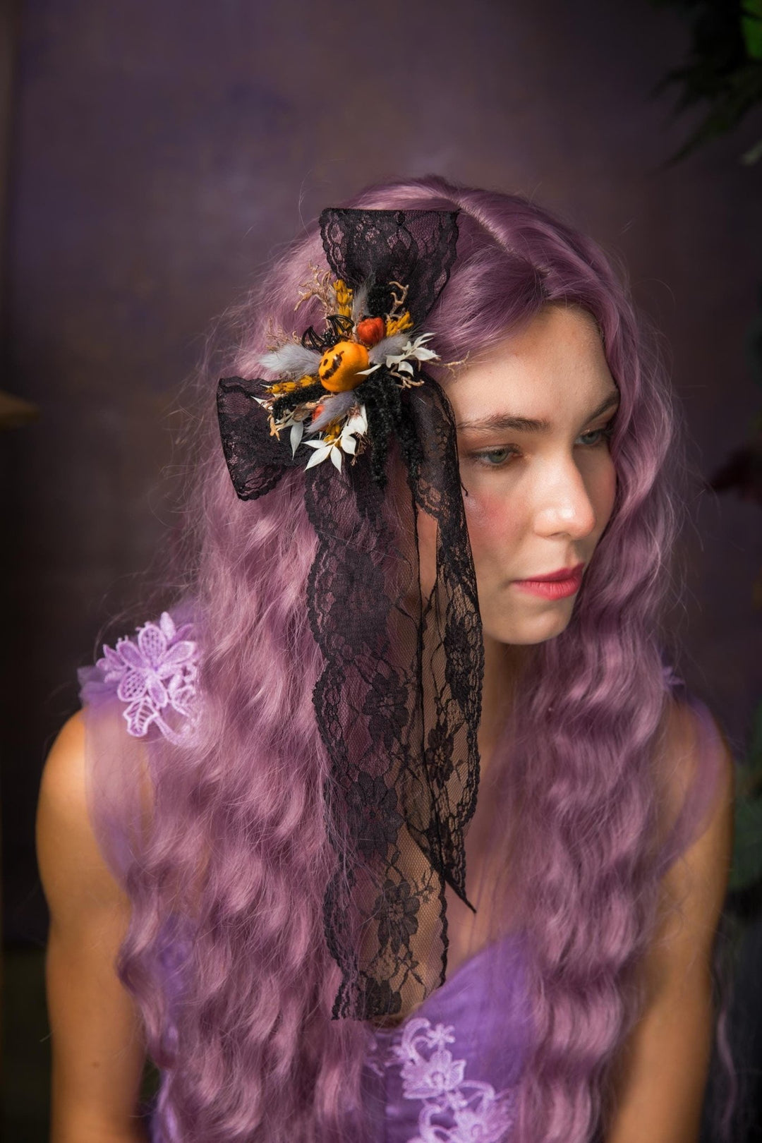 Halloween Pumpkin Hair Clip: Black Lace Bow, Gothic Autumn Headpiece – handmade floral hair accessory by magaela