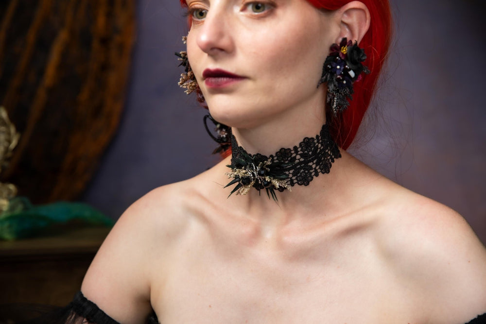 Gothic Lace Choker Necklace: Halloween Spider Beaded Jewelry – handmade floral hair accessory by magaela