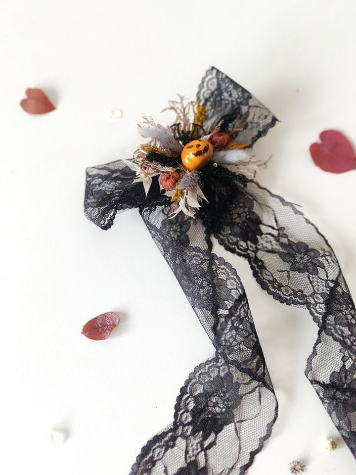 Halloween Pumpkin Hair Clip: Black Lace Bow, Gothic Autumn Headpiece – handmade floral hair accessory by magaela