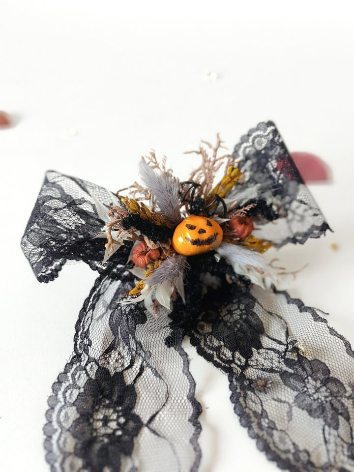 Halloween Pumpkin Hair Clip: Black Lace Bow, Gothic Autumn Headpiece – handmade floral hair accessory by magaela