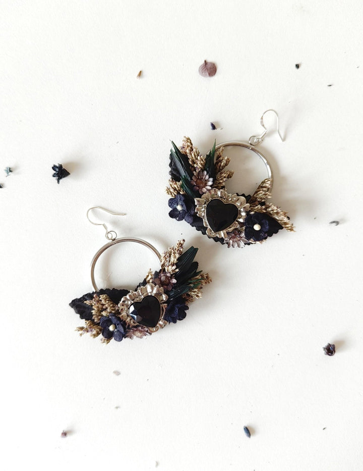 Halloween Flower Earrings: Gothic Violet & Black Heart Jewelry – handmade floral hair accessory by magaela