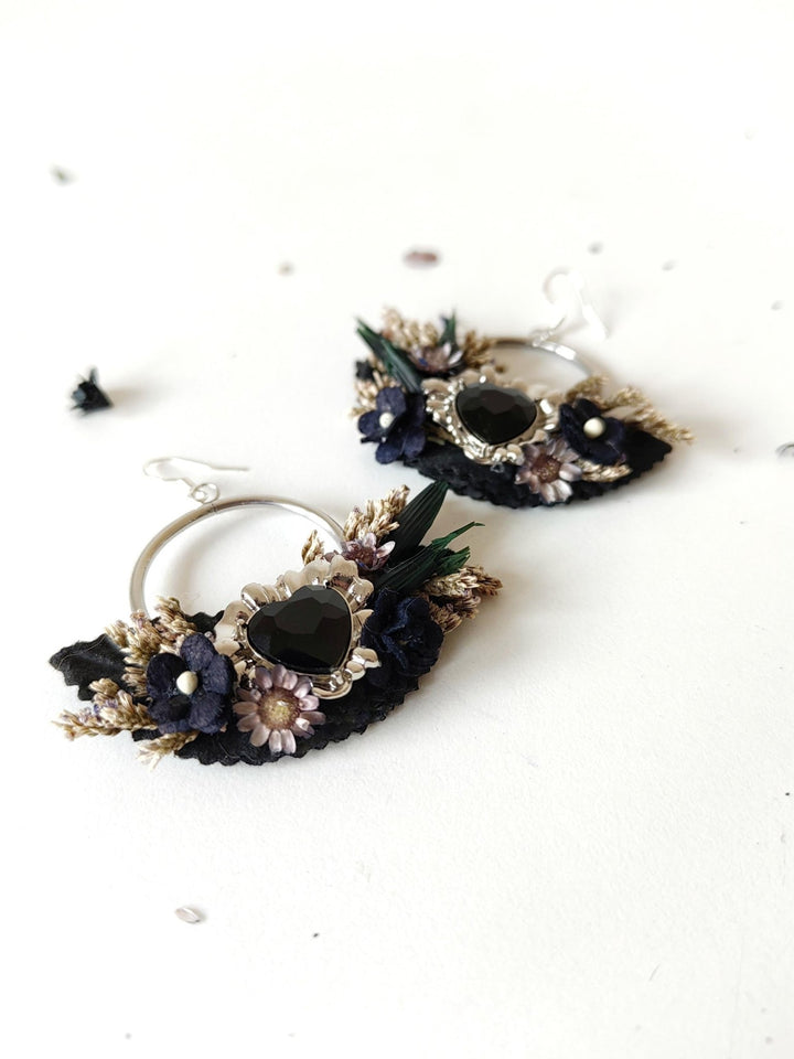 Halloween Flower Earrings: Gothic Violet & Black Heart Jewelry – handmade floral hair accessory by magaela