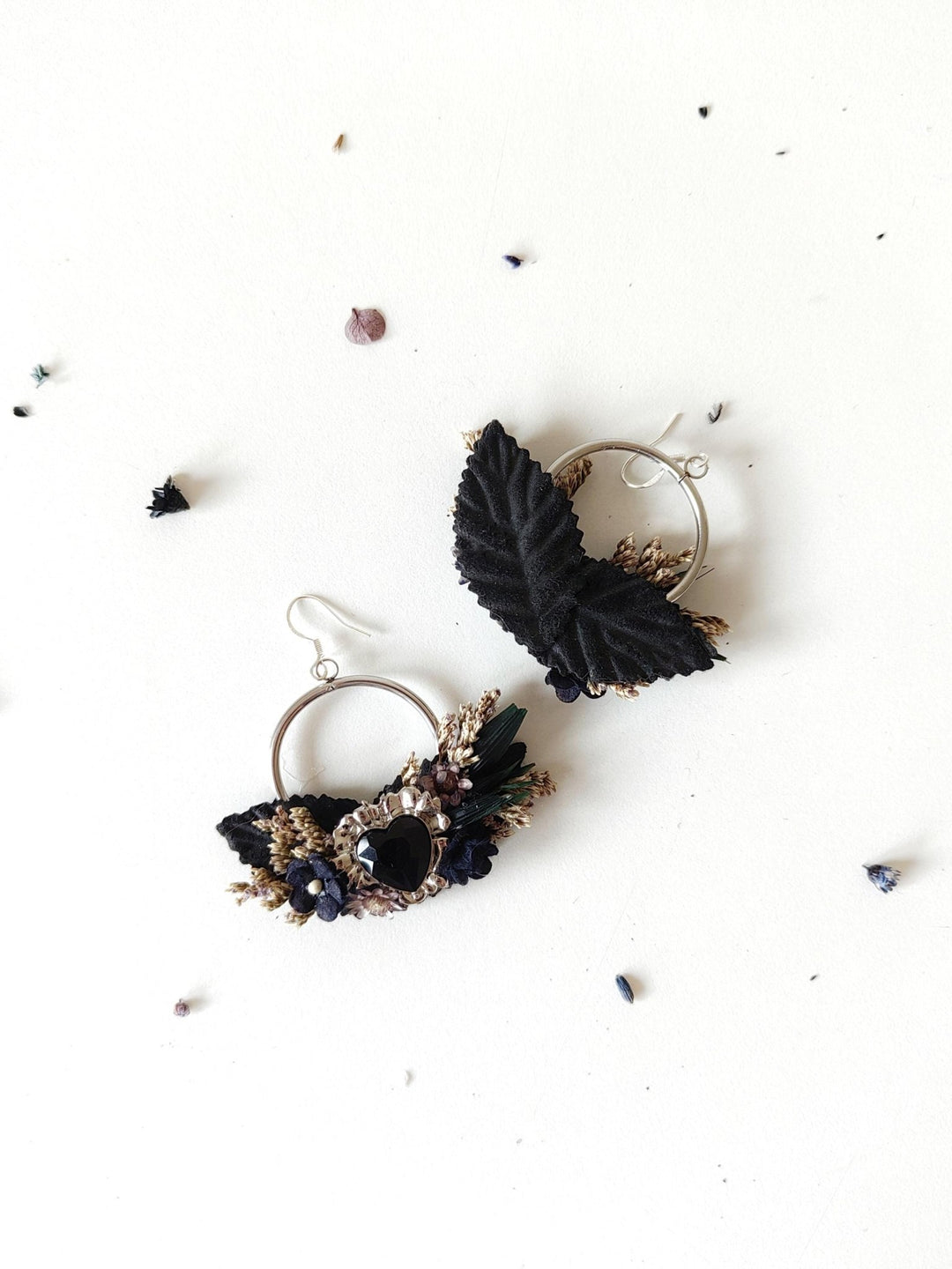 Halloween Flower Earrings: Gothic Violet & Black Heart Jewelry – handmade floral hair accessory by magaela